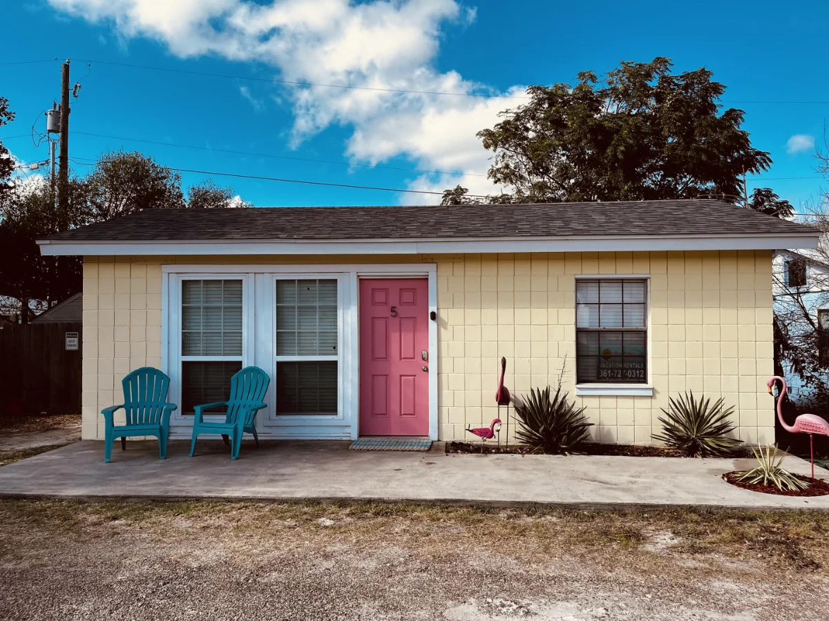 El Flamingo - Sun Harbor Cottage #5 | Home Rental | Fulton, TX